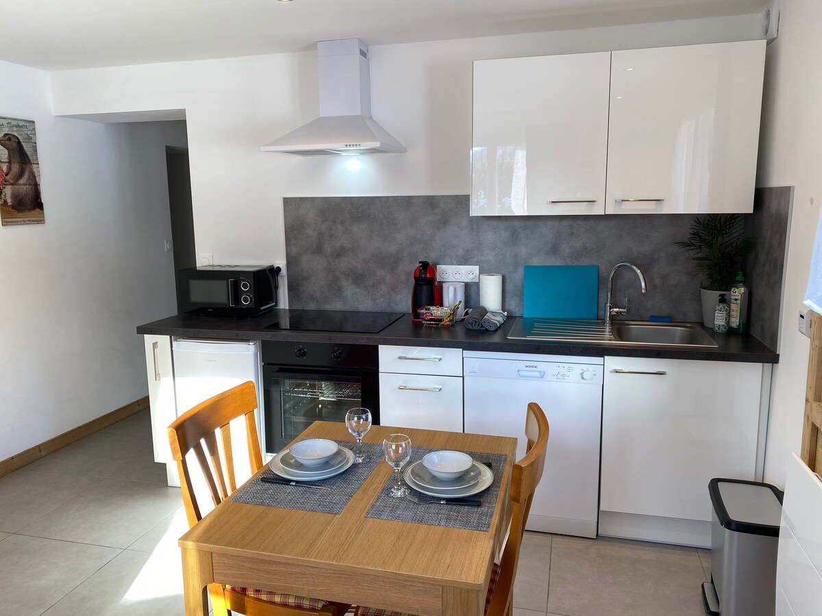 Erfolgreiche Airbnb-Immobilie: Bright modernised flat, Wi-Fi, garden and parking in Briançon