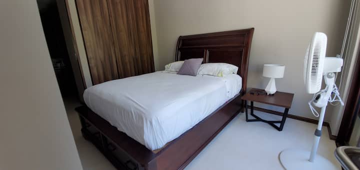 1 recamara , cama queen