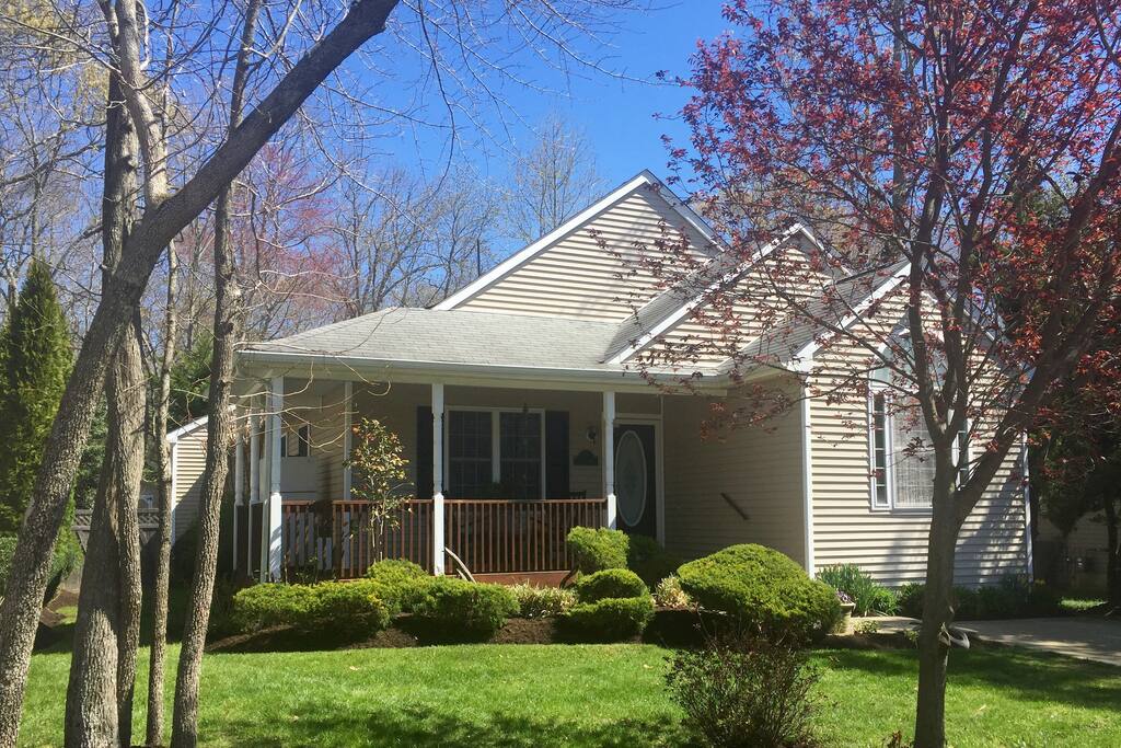 Front porch for guest use