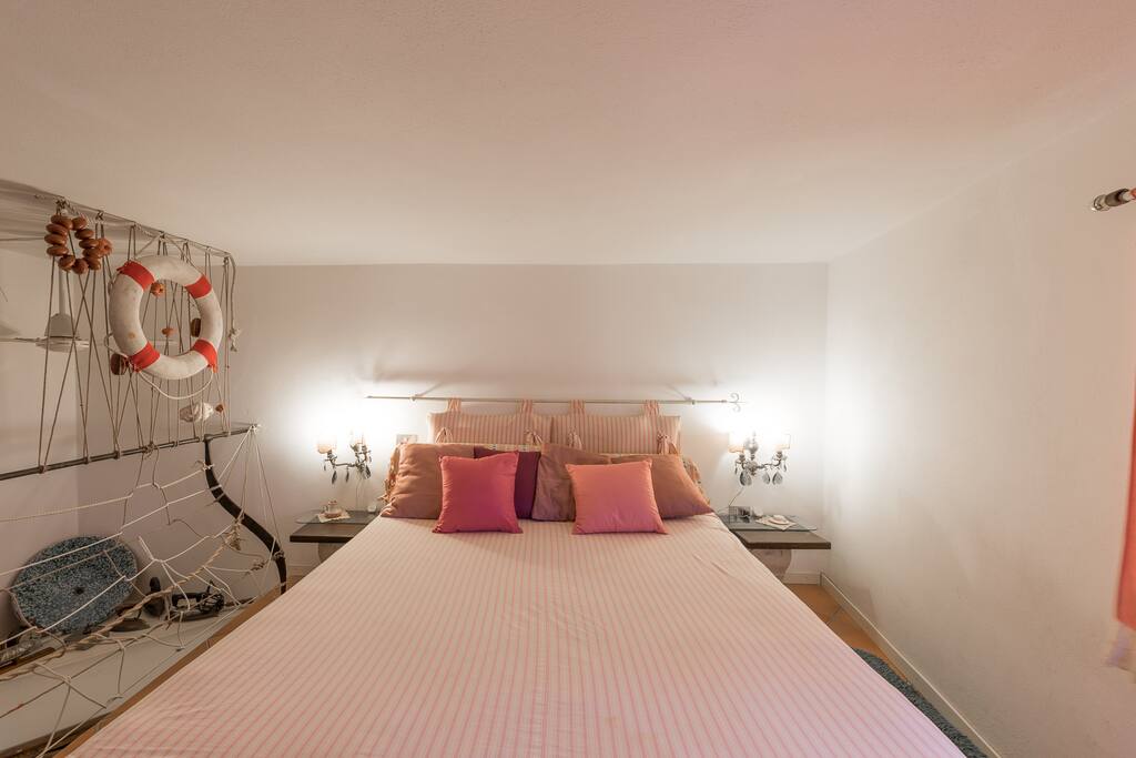 Camera da letto "Rosa" soppalcata