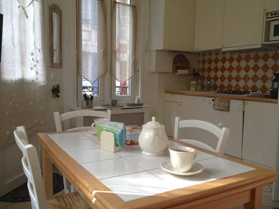 on entre dans la cuisine