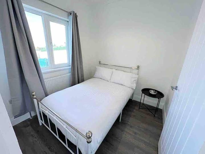 חדר שינה זוגי קטן