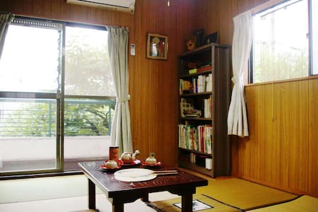 10 min to Shinjuku. A Japanese style house.