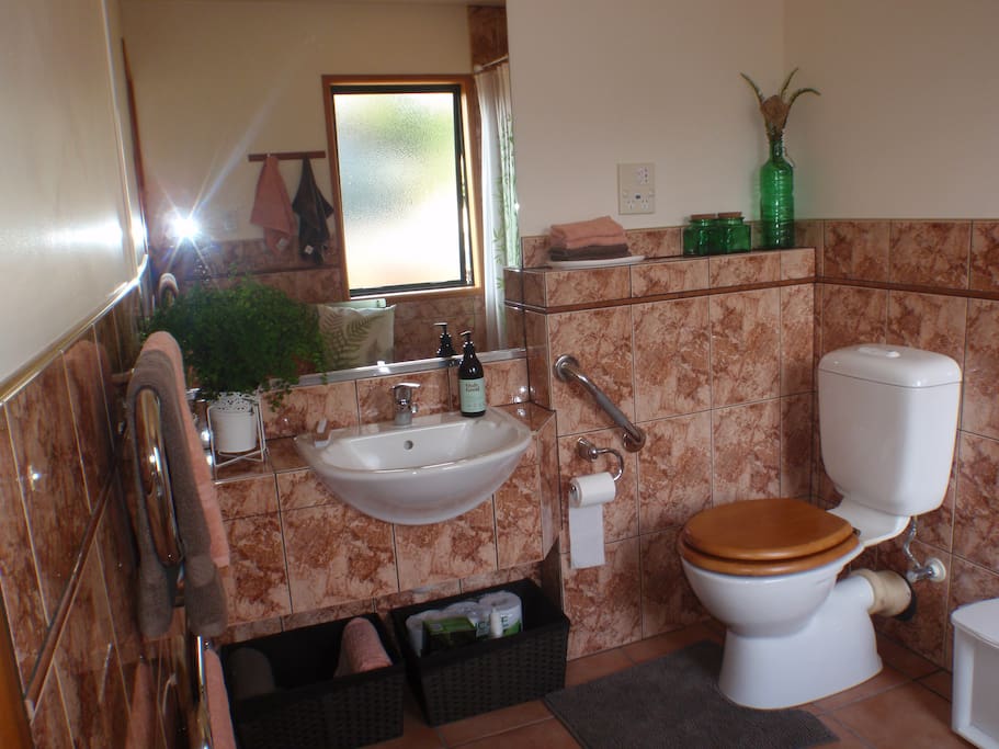 Spacious private ensuite bathroom