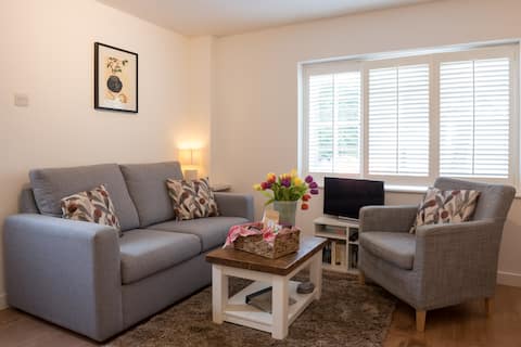 Top performing Airbnb: Larks Wing - perfect bolt-hole in the Cotswolds in Gloucestershire