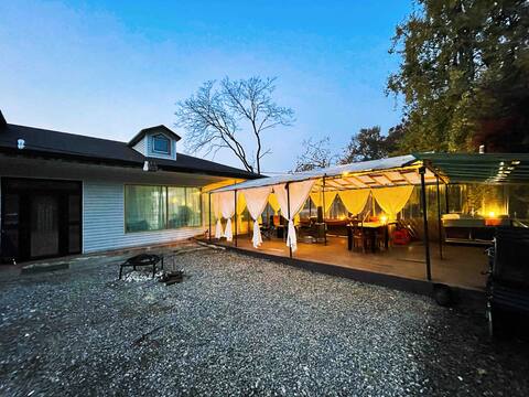 Choncance
* 100 pyeong private house *
. In the city center
. Spacious deck 
. Parking