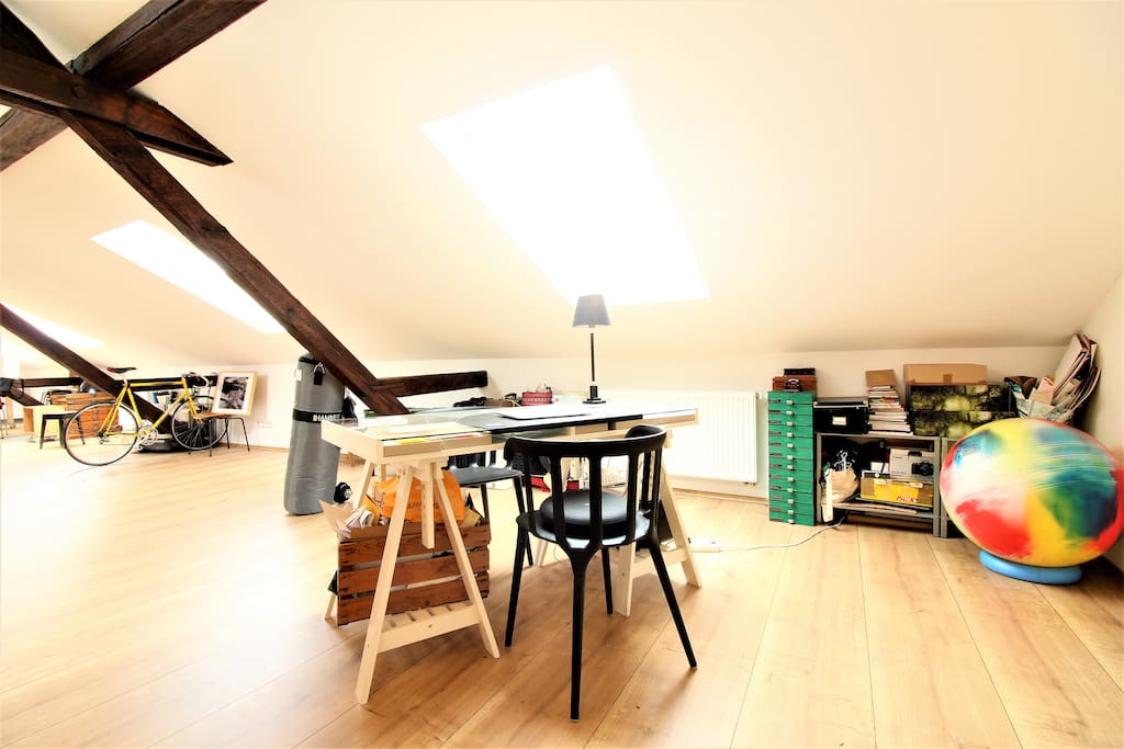 The whole apartment is furnished with a personal touch and thus provides a cozy atmosphere.
