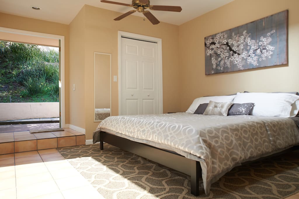 Bedroom #1: California King memory foam bed. Two types of non-allergenic memory pillows (hard & soft).
Walk-in closet with iron & ironing board.
Extra inflatable queen aerobed and baby Pack N' Play is available upon request and prior arrangement.