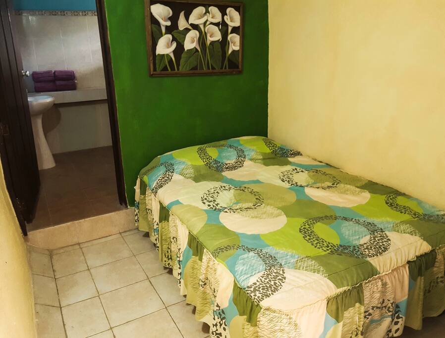 Rafael parte alta consta de 1 baño completo y 3 camas matrimoniales
