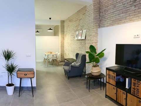 Propiedad de Airbnb exitosa: Amazing Loft close to the Beach. WIFI en Poblats Marítims