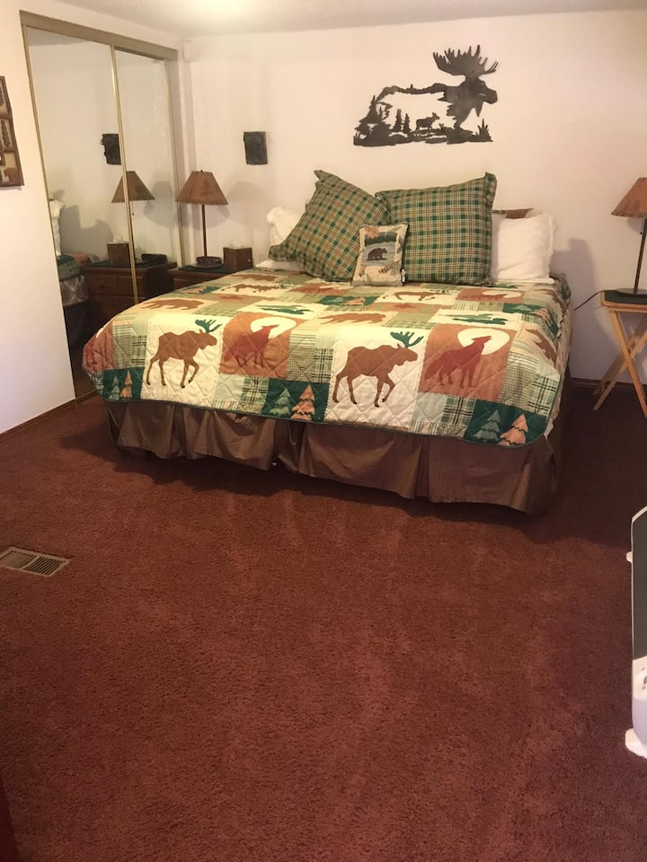 Dormitorio 4  con cama tamaño king.