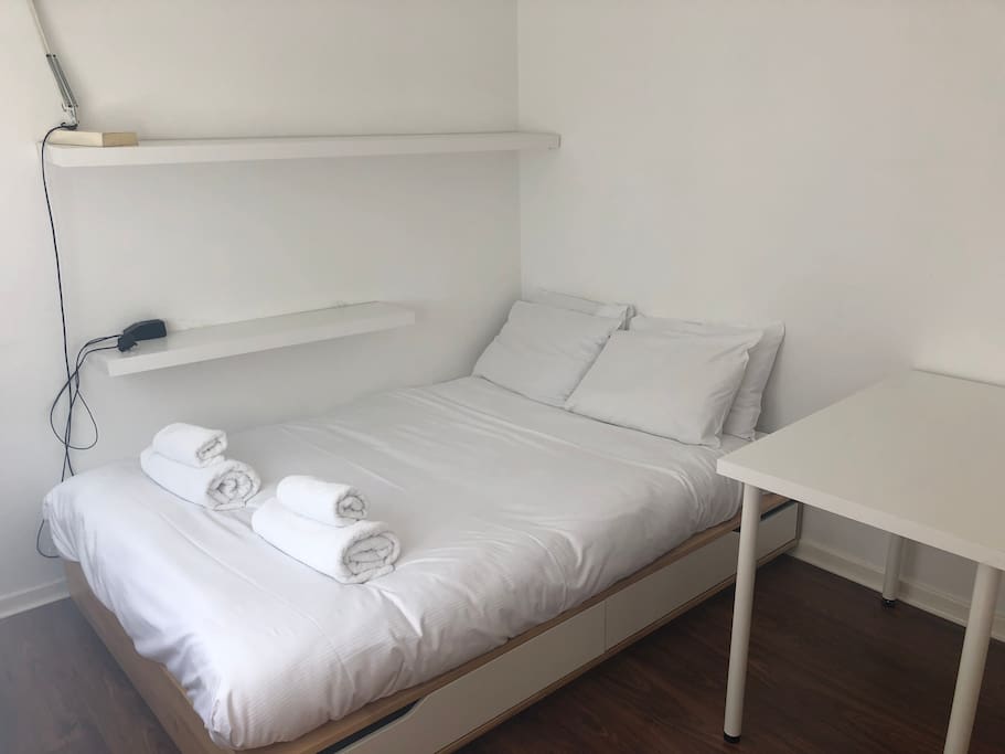 Bedroom 1: fresh linen and towels provided at the beginning of your stay