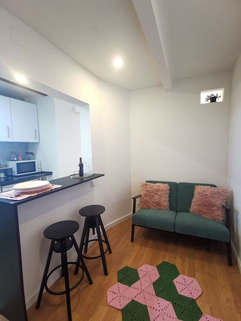 Successful Airbnb property: Sunlit&Cozy Studio near Pr. Real in Lisbon