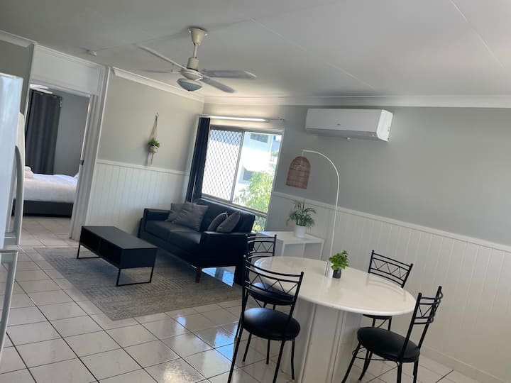 Beachfront Apartment On The Strand-carpark & Wifi - Townsville