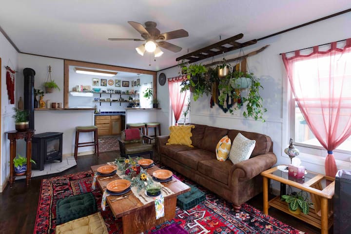 Boho Bungalow w/Hot Tub 4 Blocks From Downtown