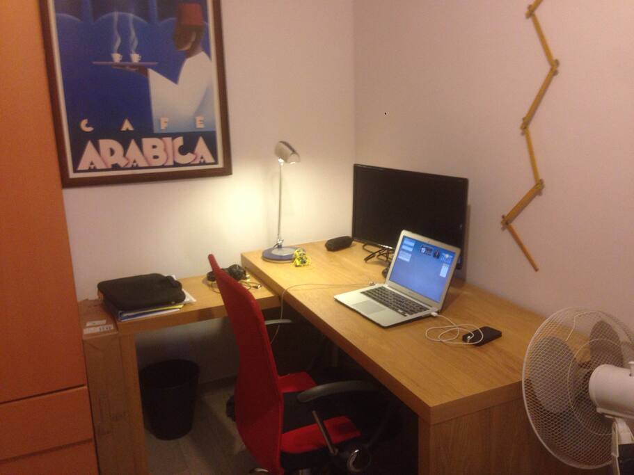 Functional desk, 24'' monitor with HDMI connections for both PC/Macbook, can be easily set up in front of the bed for watching movies