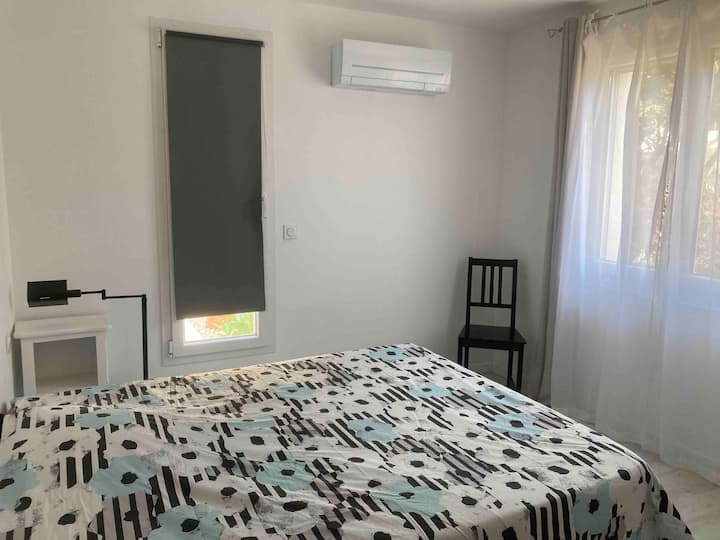 Chambre parentale lit 160*200, dressing, clim, repos, Occitanie, kitanda cha ukubwa wa queen, chumba cha kulala, Montpellier, furaha, wazazi, fleti ya kukodi, mapumziko, upendo 