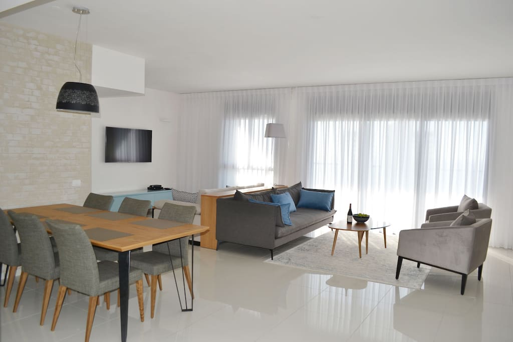 Spacious living room - Very bright, with a beautiful sea view