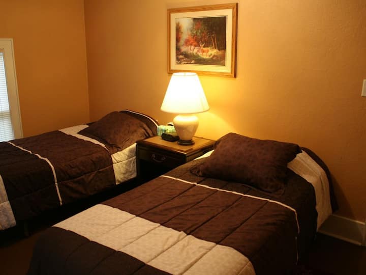 NE Bedroom-2 Twins