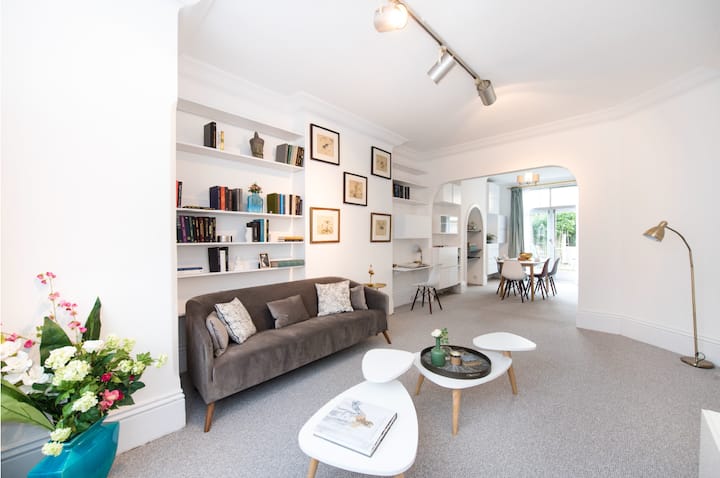 Charming House in Centre of Hampstead Village.
