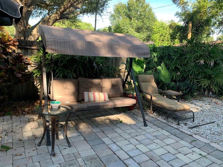 One Bed Suite near Downtown Sarasota and Beaches Guesthouses for Rent