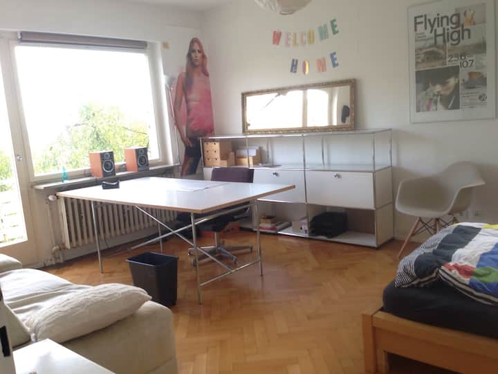 Großes Zimmer In Wohngemeinschaft - Stuttgart