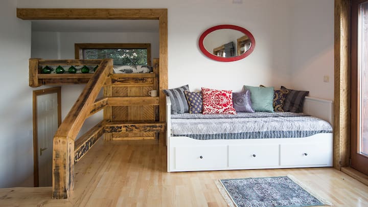 جزء من غرفة المعيشة...