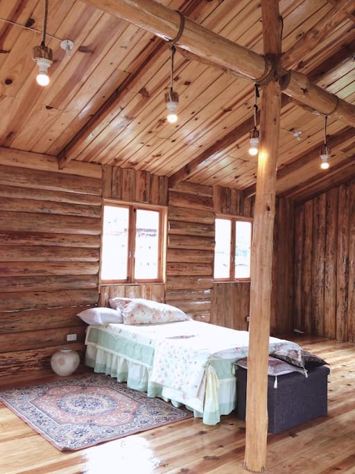 Arnold Ryokkan- located in the fourth floor; attic
good for 5-16 pax
with good views o the mountain and the town.
With one wooden bed panel and the rest are floor matresses