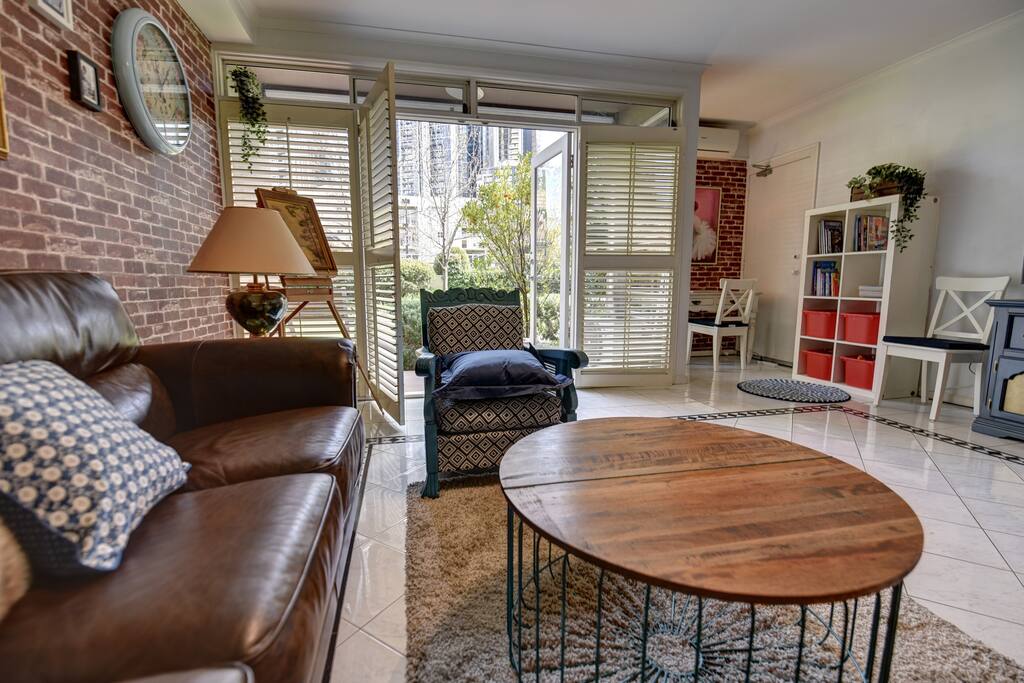 Spacious living room