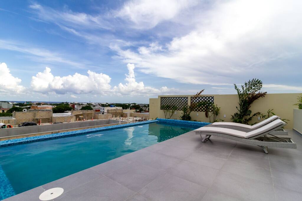Roof garden pool