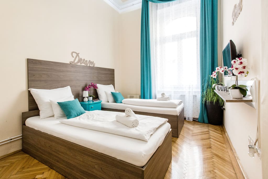 Bedroom with 90x200 cm single beds