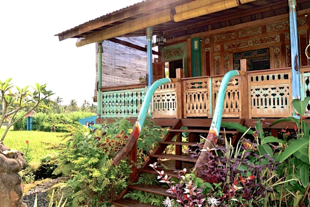 Out-rigger rails, old Javanese gate and fences.