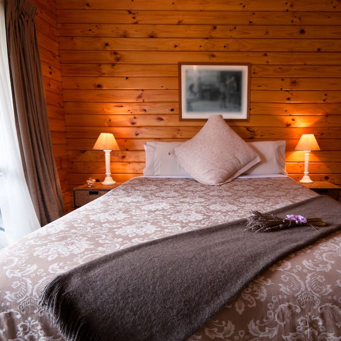 Single Room: Queen Bed