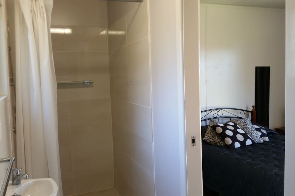 Wheelchair access bathroom