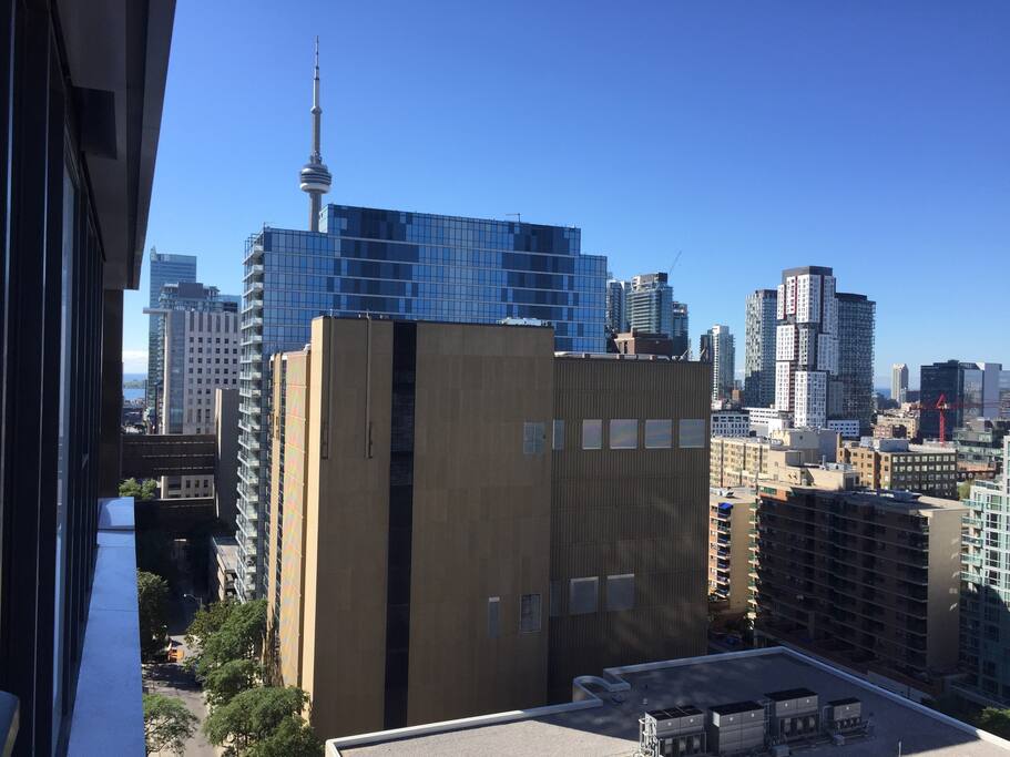 Outstanding view of Toronto and CN Tower