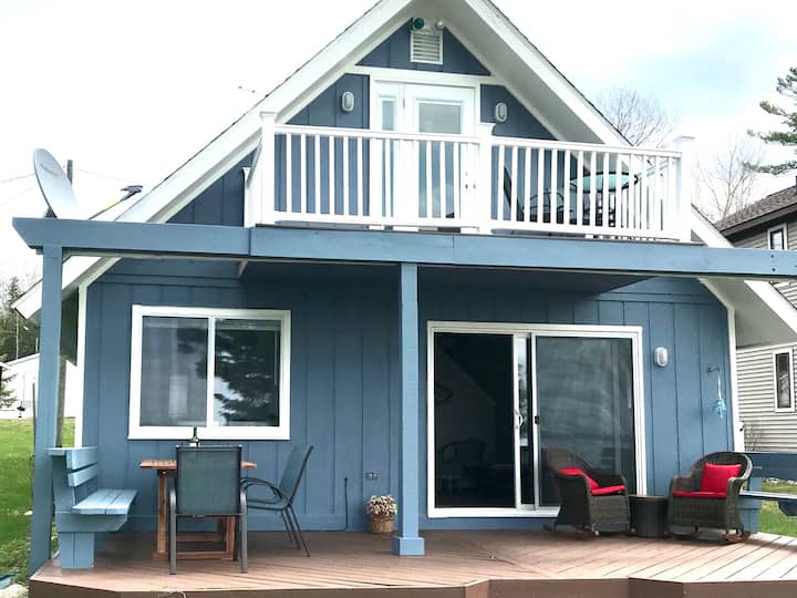 Renovated beachfront Cottage on Sunset Beach