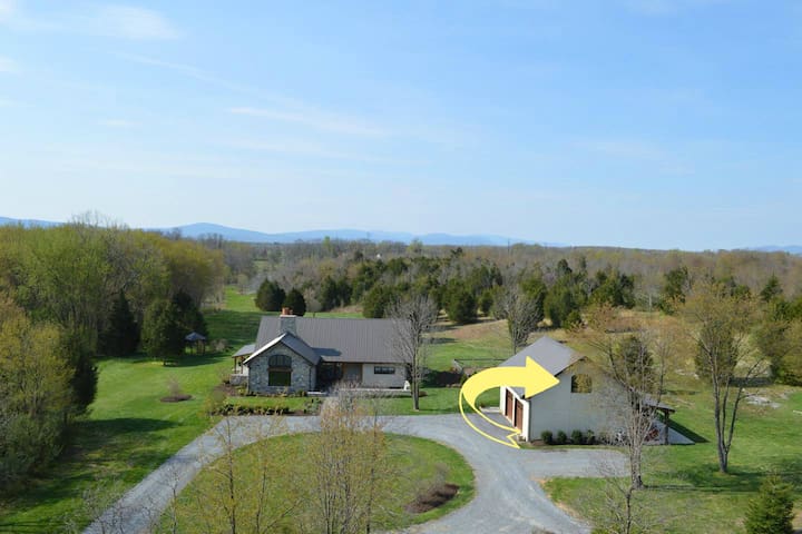 Modern & Bright Guest Quarters @ Twisted Oak Farm