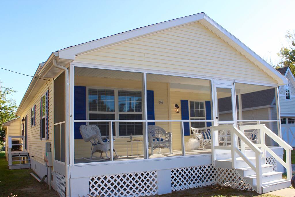 Screened in Front porch