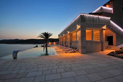VILLA SOFIA see front with pool and hot tub