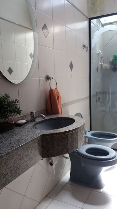Baño de huespedes