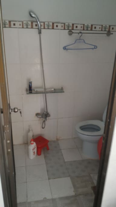 Bathroom with hot, cold water + W.C with water gun that you can wash your things after ... :)
