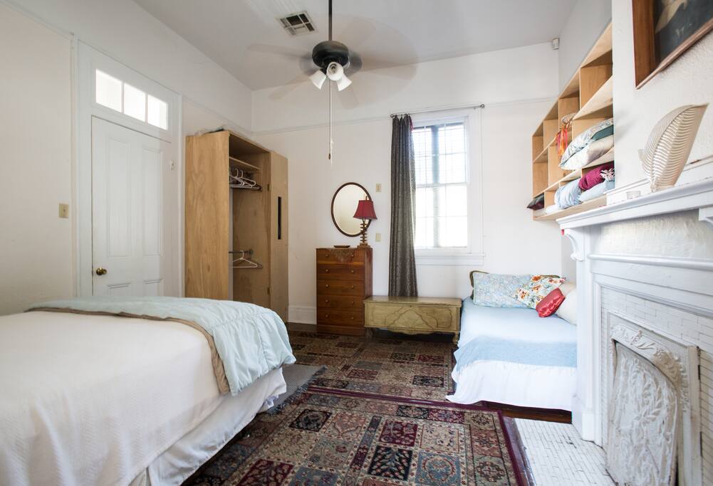 Bedroom 1, queen & twin bed