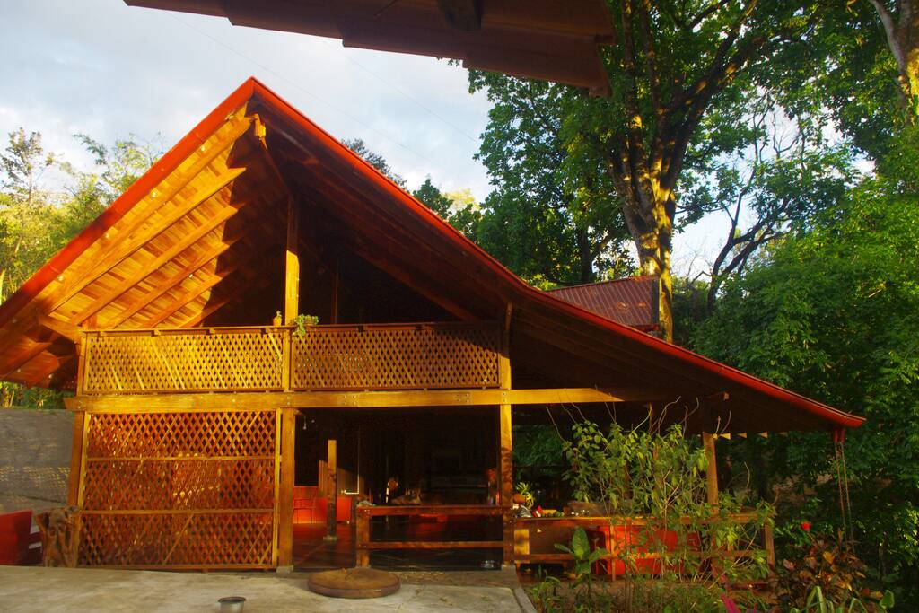 Vista lateral del Lodge