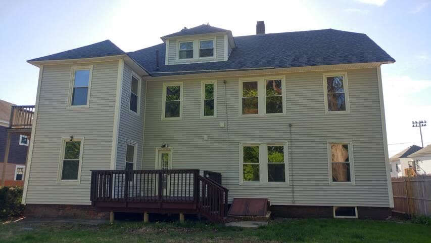 Cozy Clinton Attic One Bedroom apartment