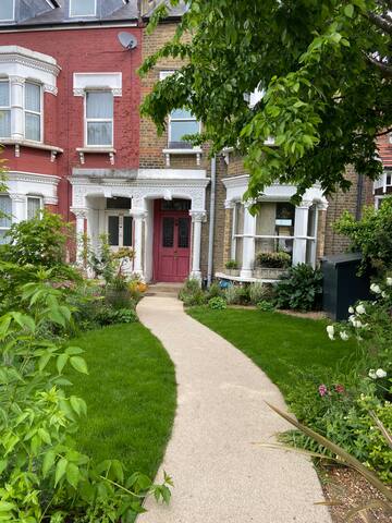 Beautiful 4 bedroom family home – Alexandra Palace gallery image 4