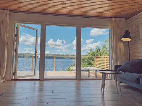 Lygnern House-Lakefront house with panoramic view