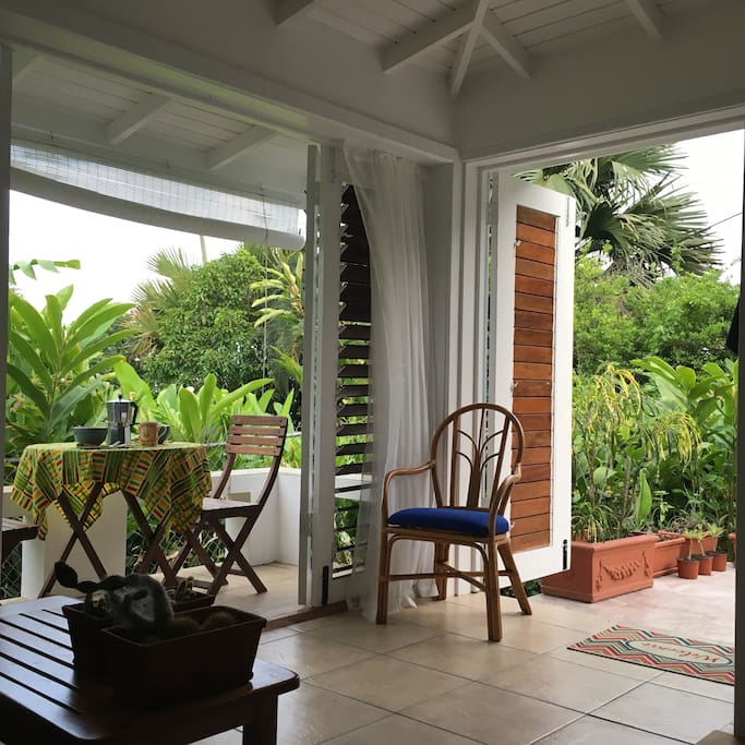 Catch the breeze, enjoy the garden!