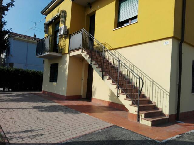 due stanze  private con vista della lamborghini