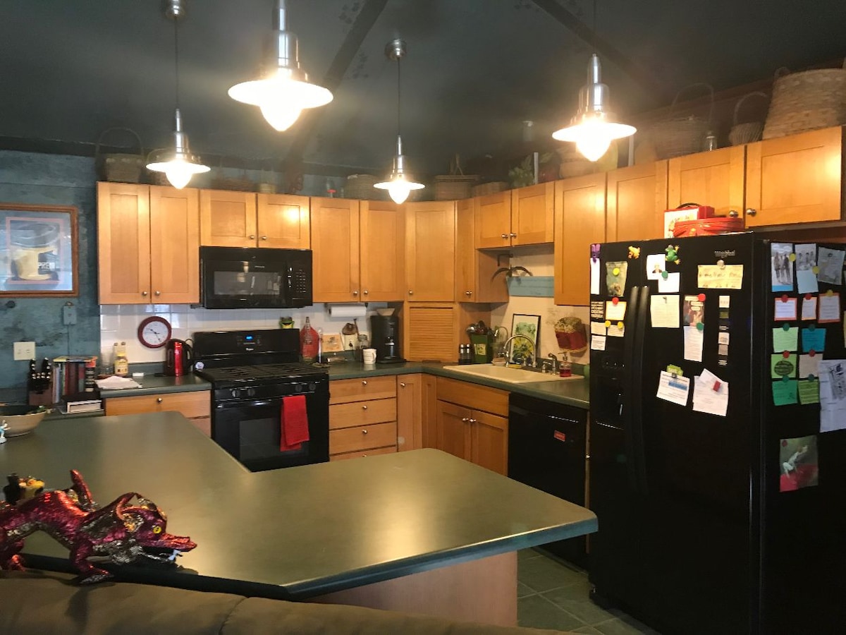 Hobbit House! Very unique and secluded Earth houses for Rent in