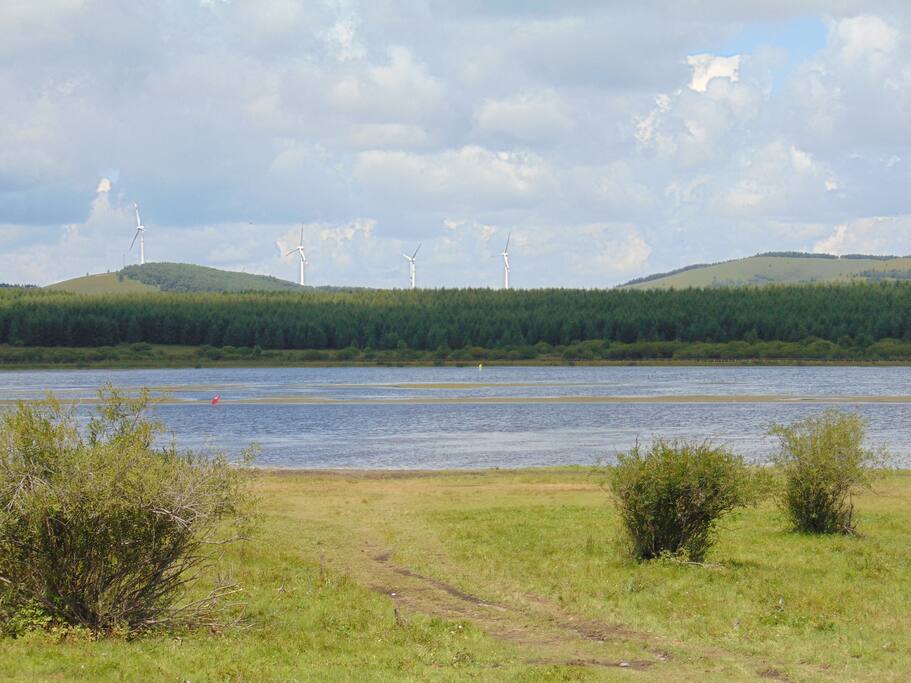 月亮湖风景如画